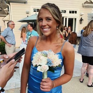 MAKE ME OFFERS!!💙💛🧡